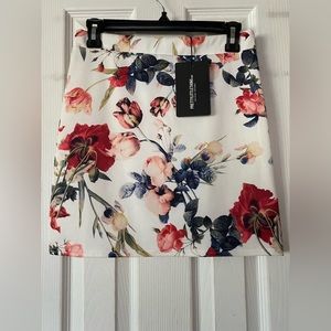 Pretty Little Thing Floral Mini Skirt. Size 10